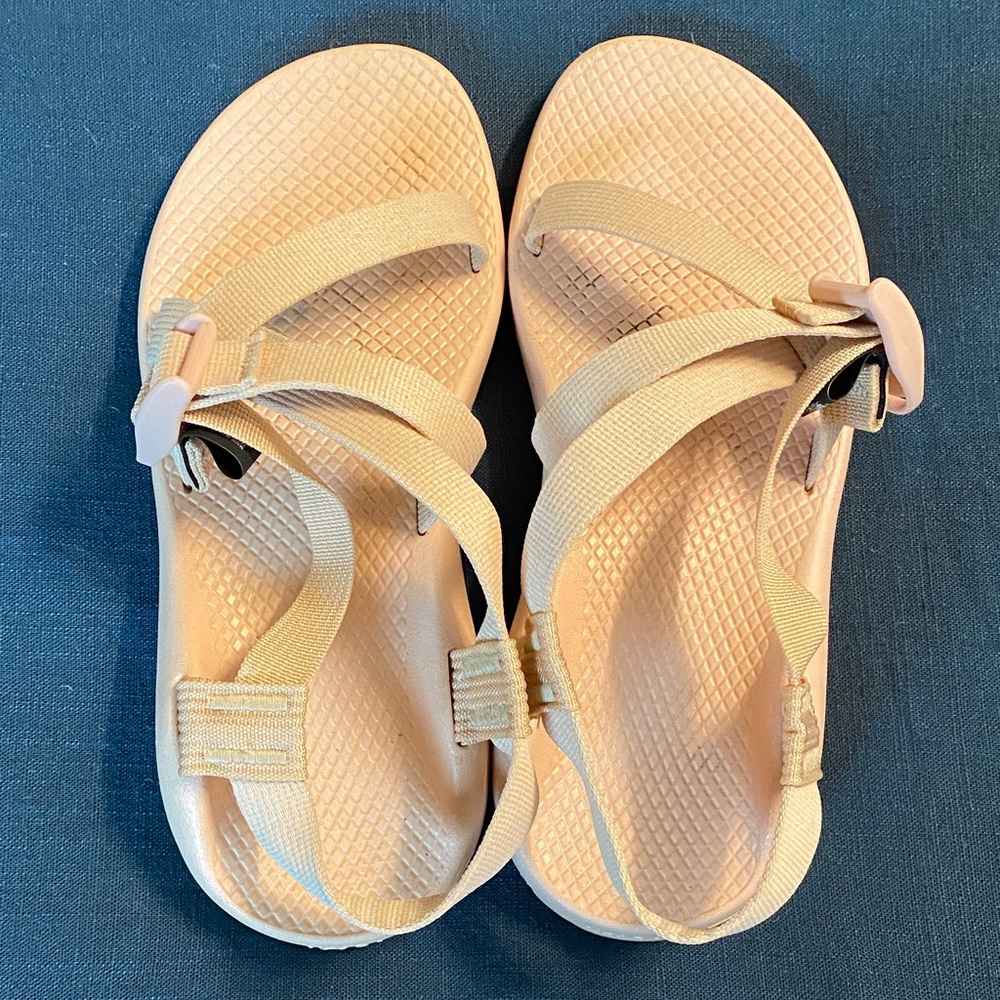 Women's Ballet Pink Chacos size 8